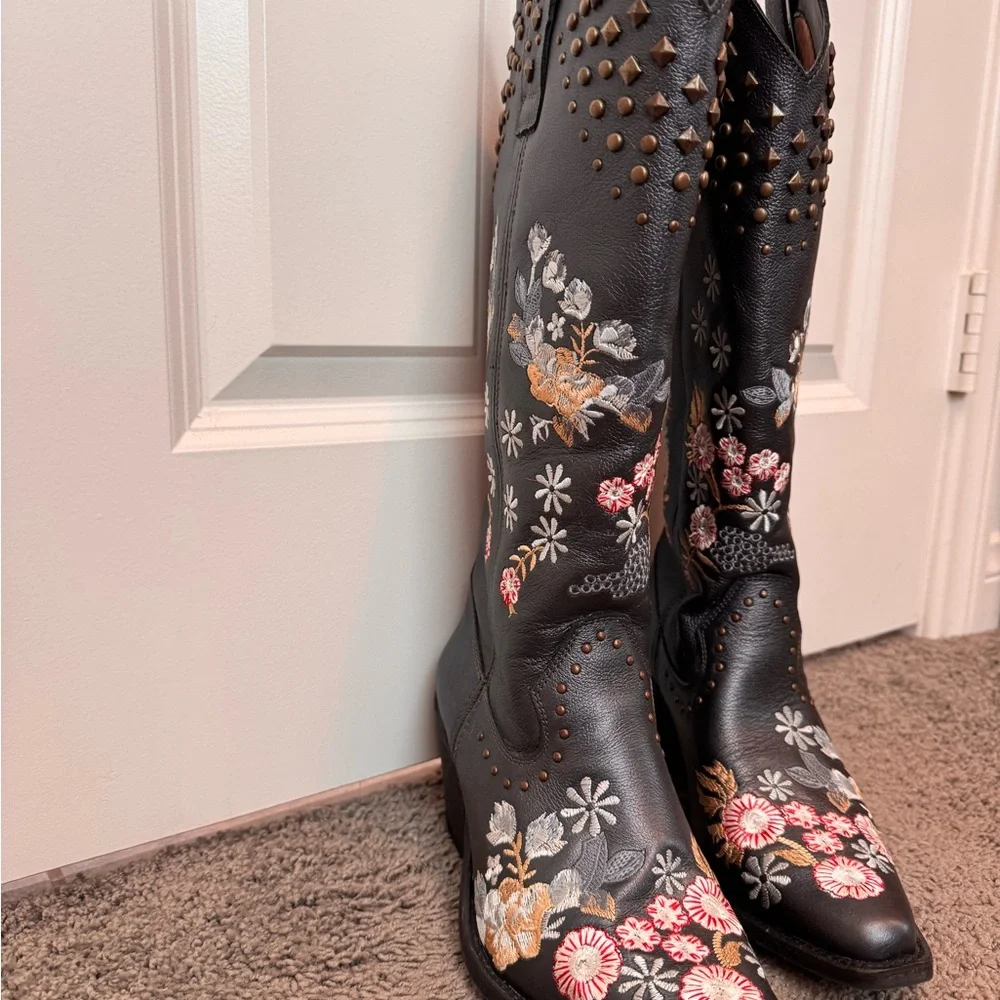 Dingo Women's Poppy Graphite Floral Embroidered Studded Snip Toe Cowboy Boots - Picture 4 of 8